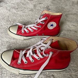 Red converse lightly used size 6